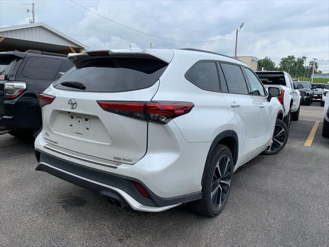 used 2022 Toyota Highlander car, priced at $39,988