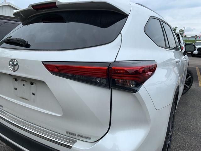 used 2022 Toyota Highlander car, priced at $39,988