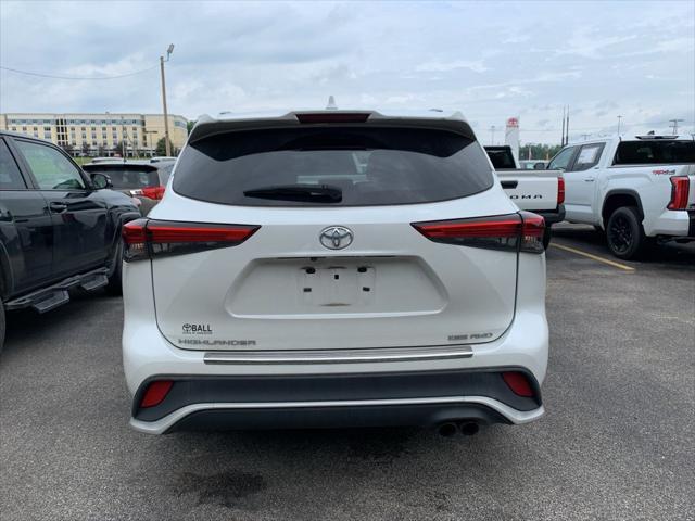 used 2022 Toyota Highlander car, priced at $39,988