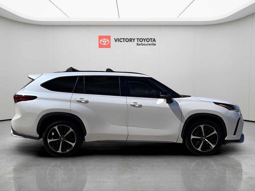 used 2021 Toyota Highlander car, priced at $32,988