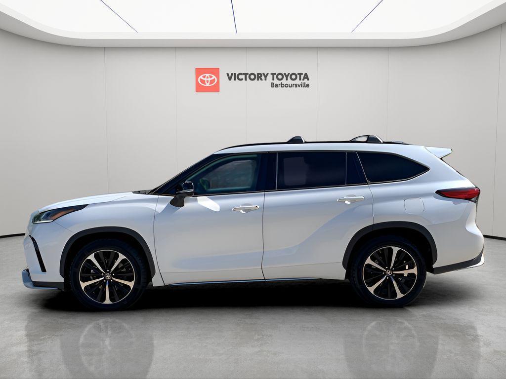 used 2021 Toyota Highlander car, priced at $32,988