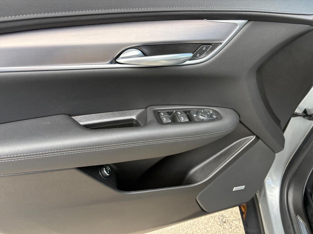 used 2024 Cadillac XT5 car, priced at $35,950