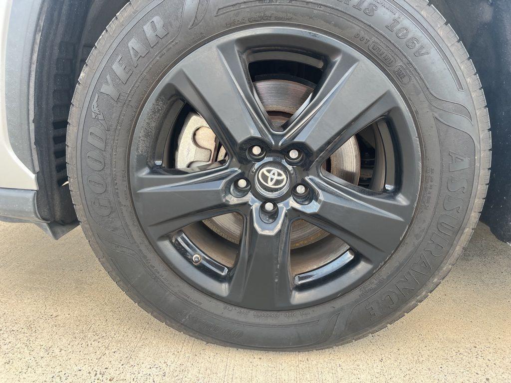 used 2020 Toyota Highlander car, priced at $23,485