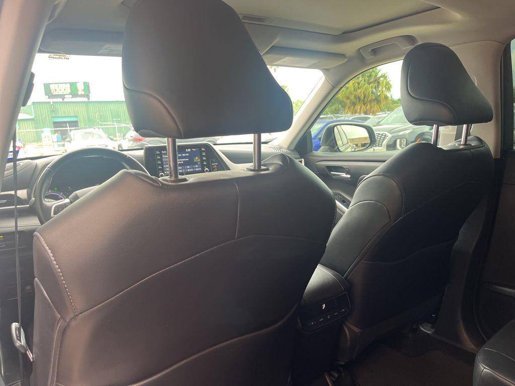 used 2022 Toyota Highlander Hybrid car, priced at $31,491