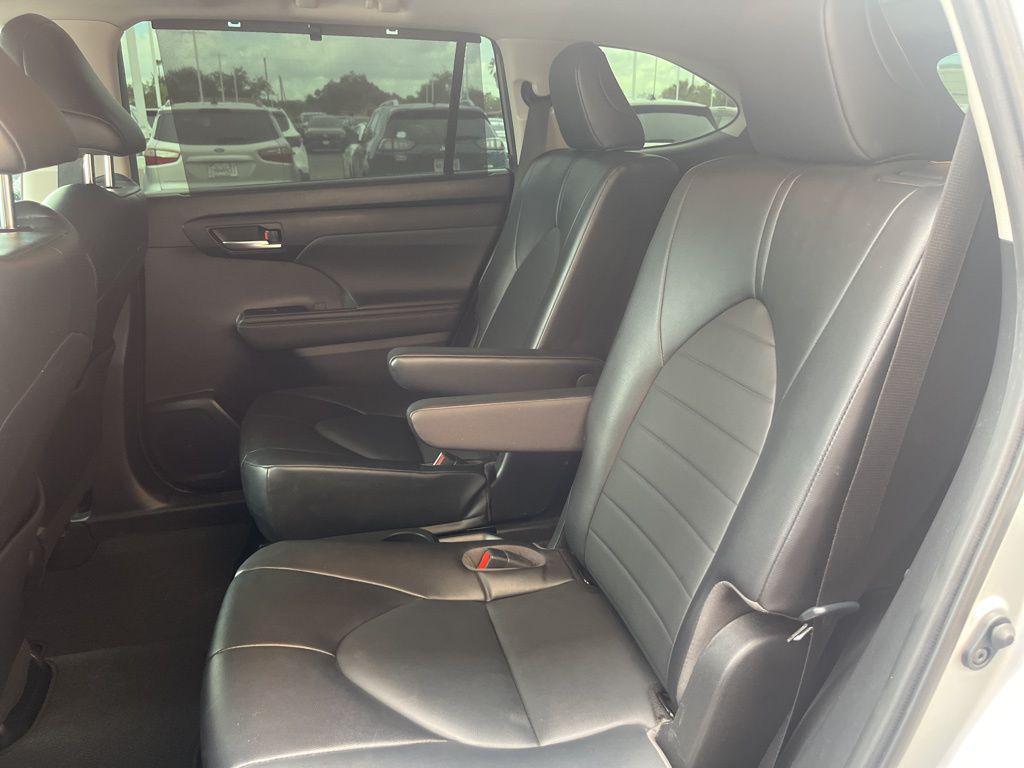 used 2022 Toyota Highlander Hybrid car, priced at $31,491