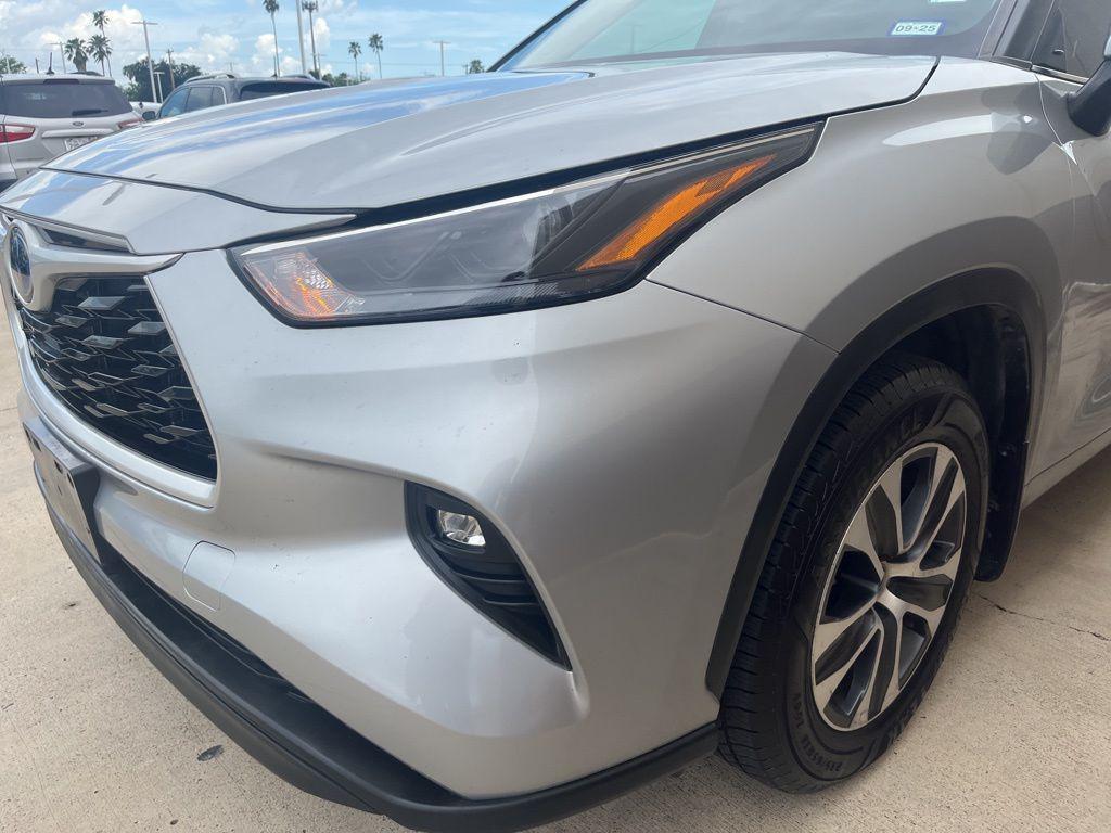 used 2022 Toyota Highlander Hybrid car, priced at $31,491