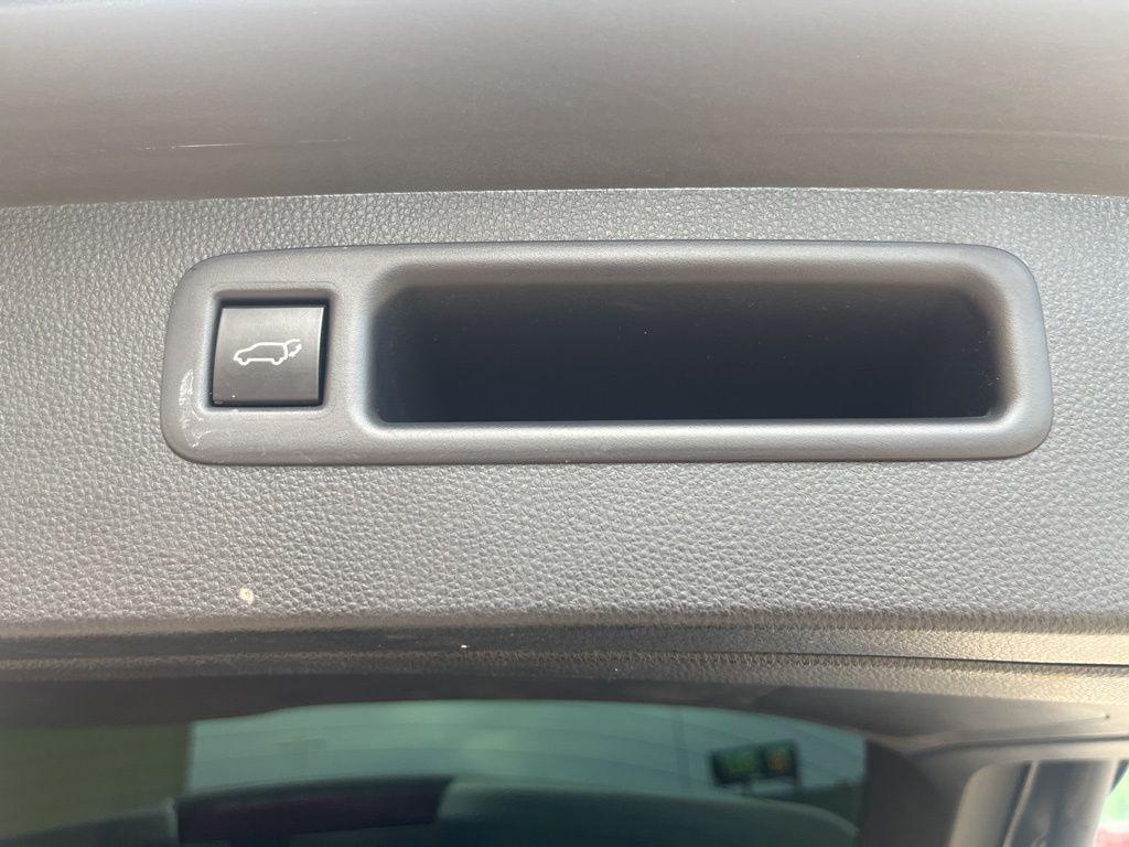 used 2022 Toyota Highlander Hybrid car, priced at $31,491