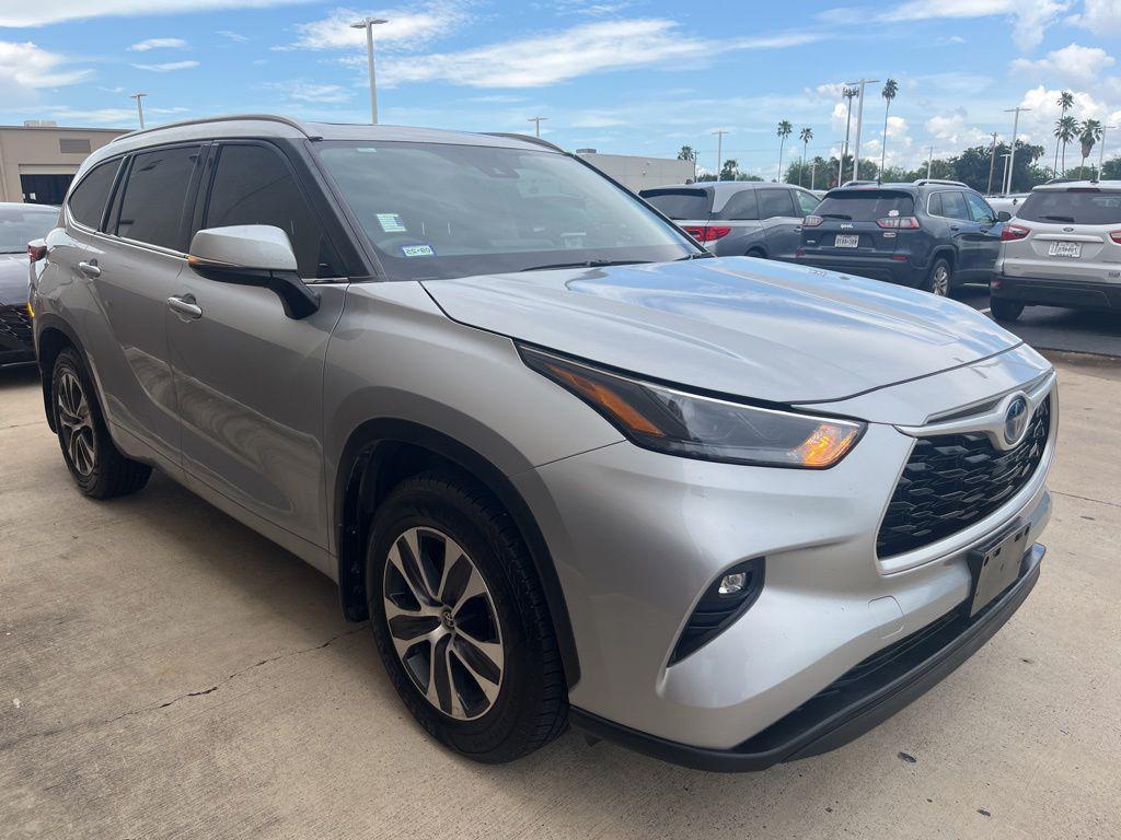 used 2022 Toyota Highlander Hybrid car, priced at $31,491