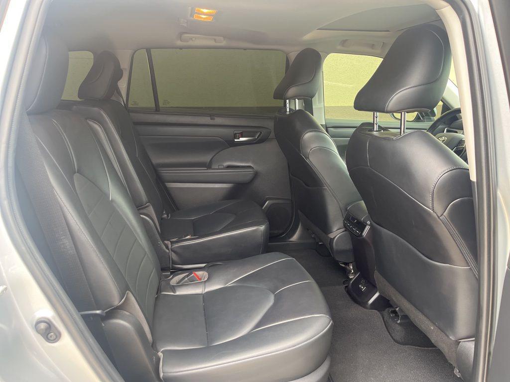 used 2022 Toyota Highlander Hybrid car, priced at $31,491