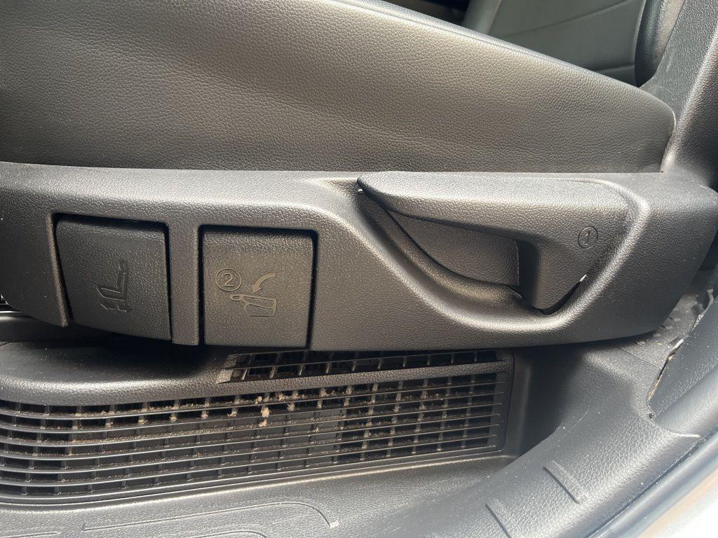 used 2022 Toyota Highlander Hybrid car, priced at $31,491