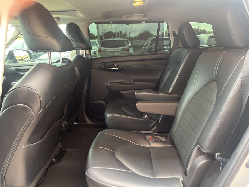 used 2022 Toyota Highlander Hybrid car, priced at $31,491