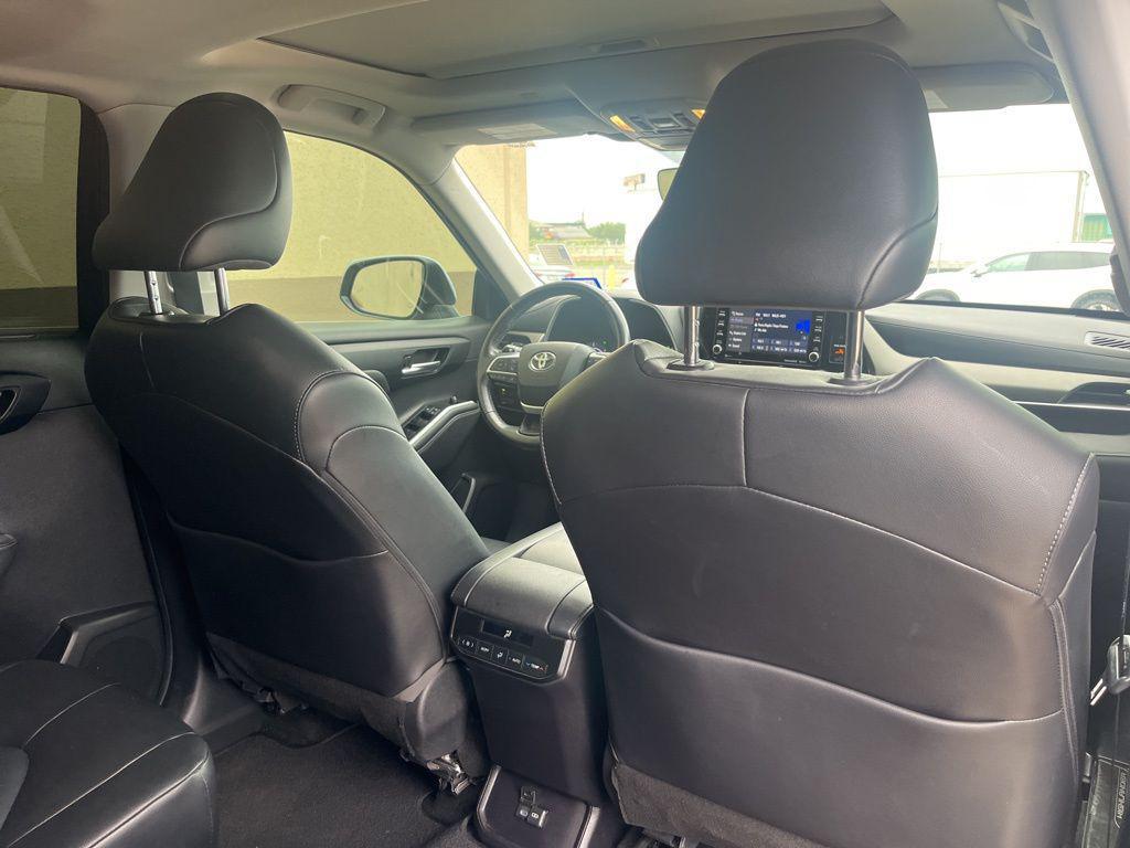 used 2022 Toyota Highlander Hybrid car, priced at $31,491