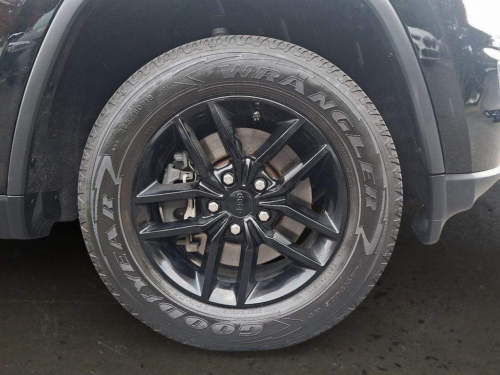 used 2021 Jeep Grand Cherokee car, priced at $17,984