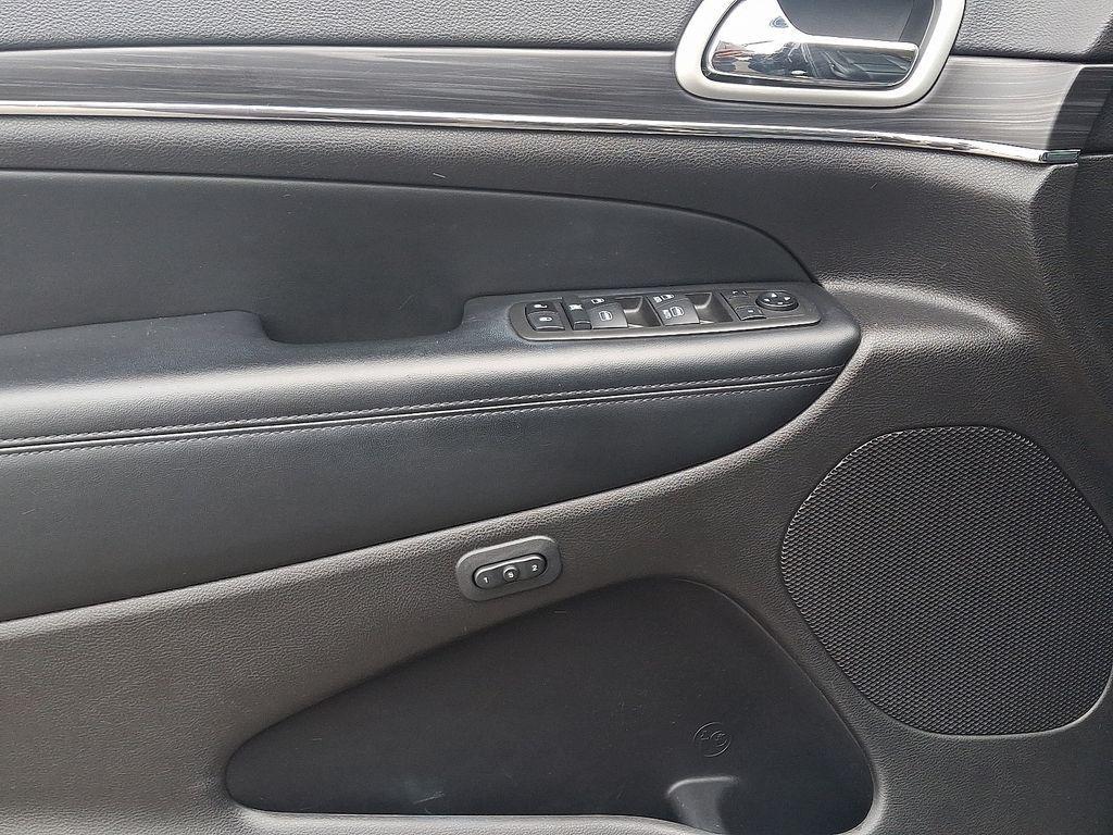 used 2021 Jeep Grand Cherokee car, priced at $17,984