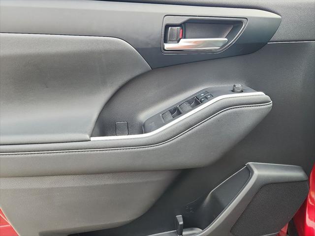used 2022 Toyota Highlander car, priced at $35,811