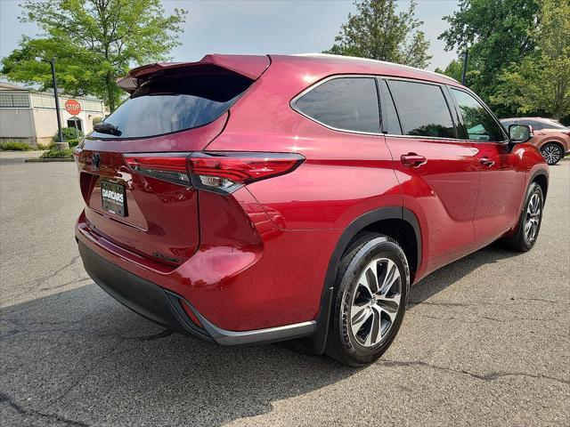 used 2022 Toyota Highlander car, priced at $35,811