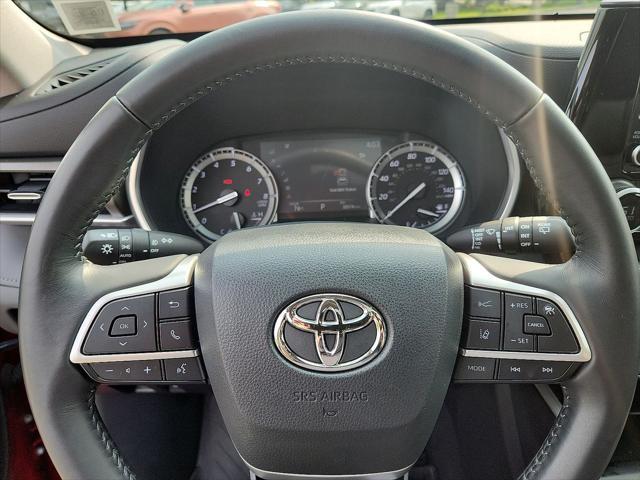 used 2022 Toyota Highlander car, priced at $35,811