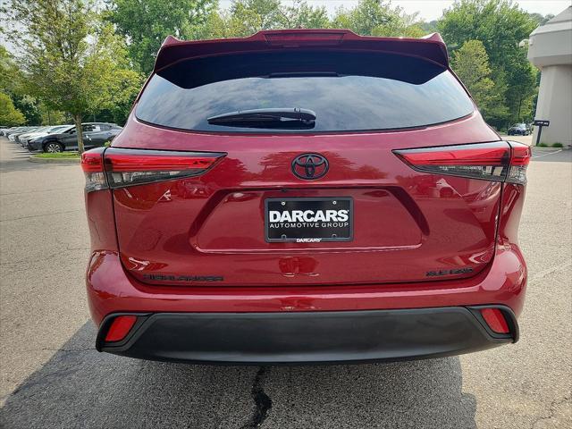 used 2022 Toyota Highlander car, priced at $35,811