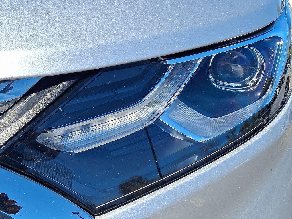 used 2021 Chevrolet Equinox car, priced at $14,772