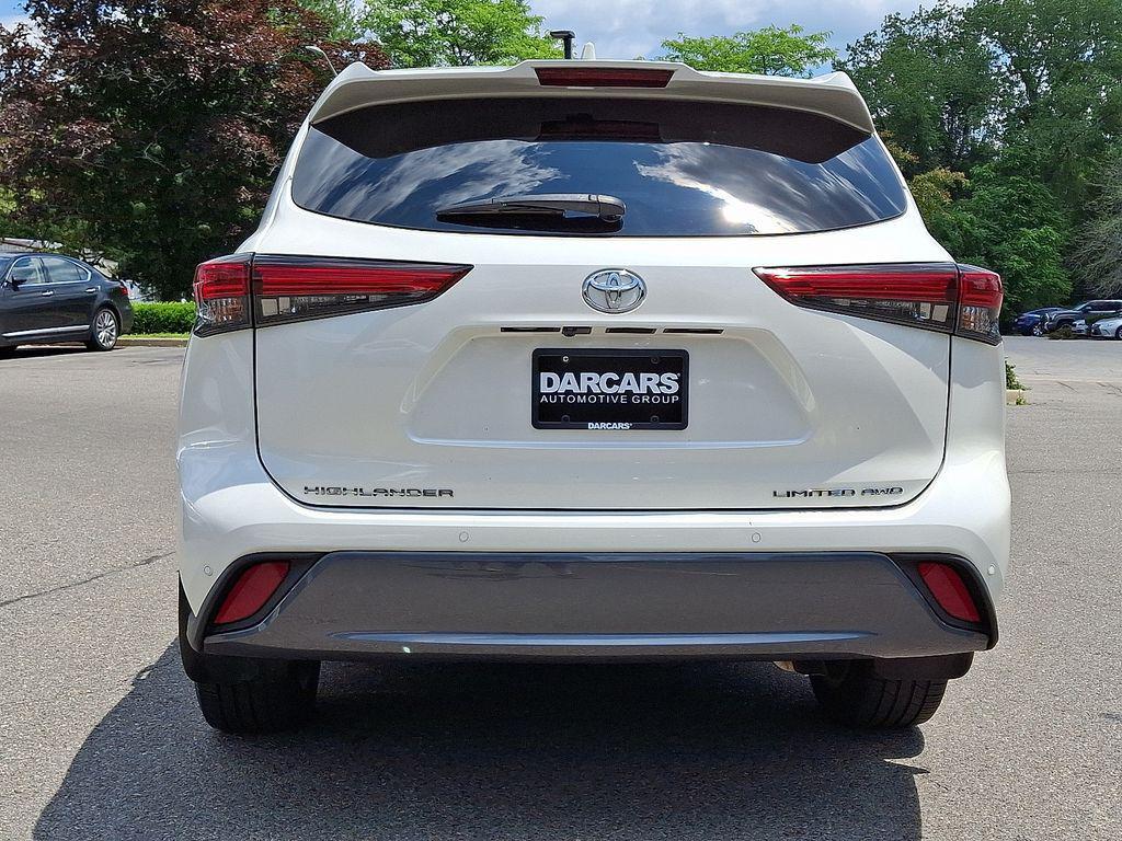 used 2021 Toyota Highlander car, priced at $27,435