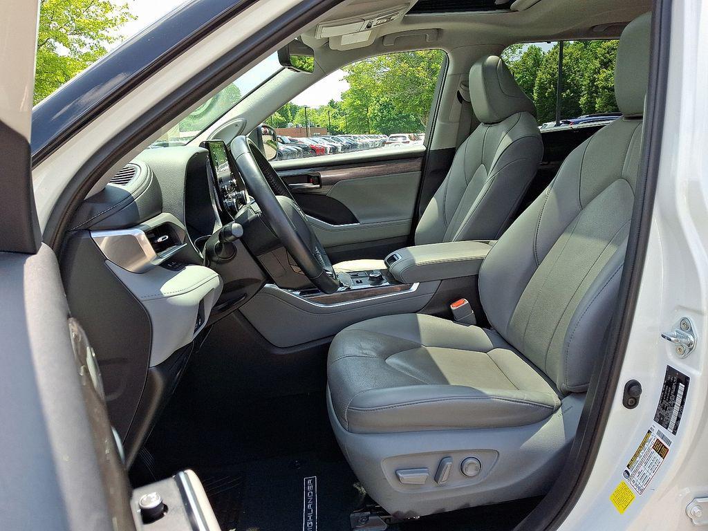 used 2021 Toyota Highlander car, priced at $27,435