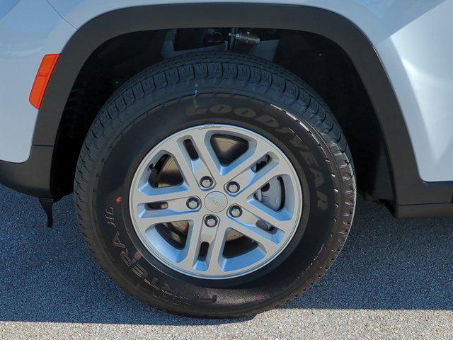 new 2025 Jeep Grand Cherokee car, priced at $30,177