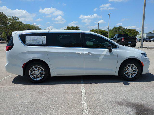 new 2025 Chrysler Pacifica car, priced at $44,833