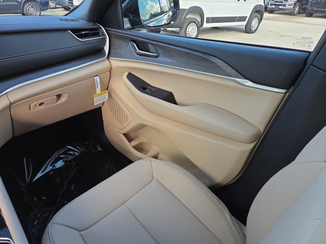 new 2025 Jeep Grand Cherokee car, priced at $36,060