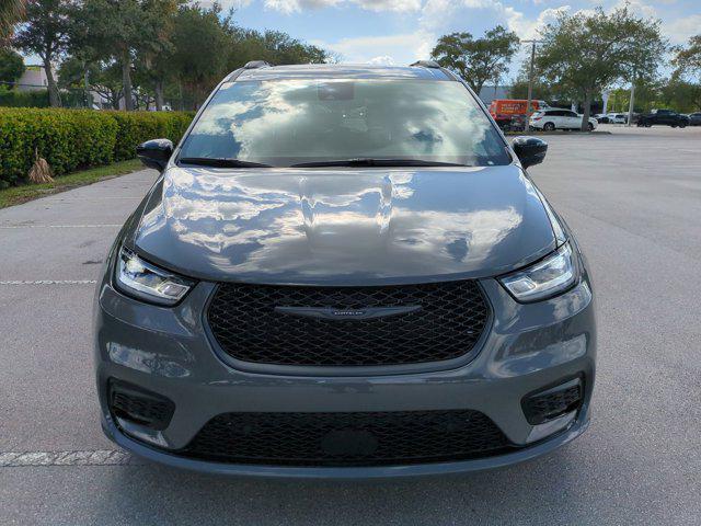 new 2025 Chrysler Pacifica car, priced at $46,323