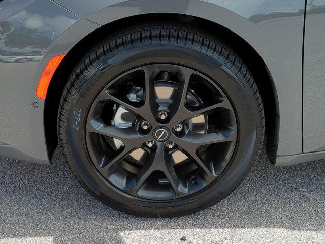 new 2025 Chrysler Pacifica car, priced at $46,323