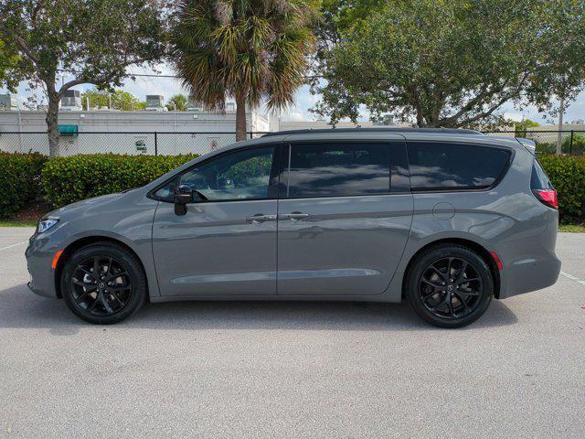 new 2025 Chrysler Pacifica car, priced at $46,323