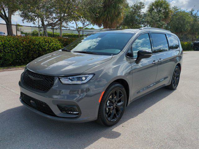 new 2025 Chrysler Pacifica car, priced at $46,323