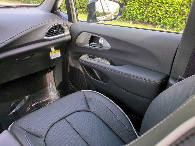 new 2025 Chrysler Pacifica car, priced at $46,323