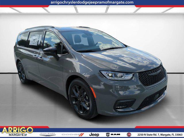 new 2025 Chrysler Pacifica car, priced at $45,606