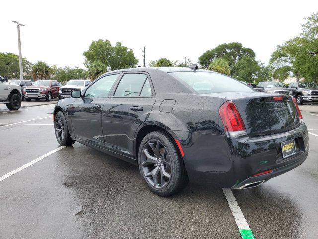 new 2021 Chrysler 300 car