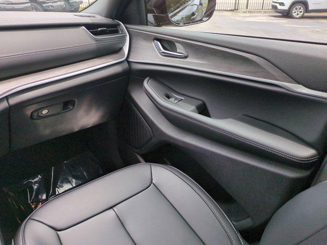 new 2025 Jeep Grand Cherokee car, priced at $40,536