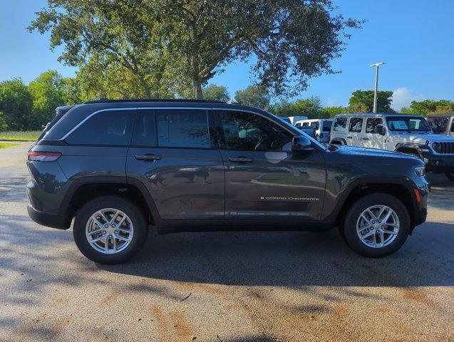 new 2025 Jeep Grand Cherokee car, priced at $34,175