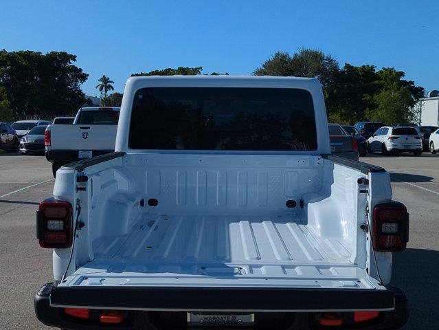 new 2025 Jeep Gladiator car, priced at $52,678