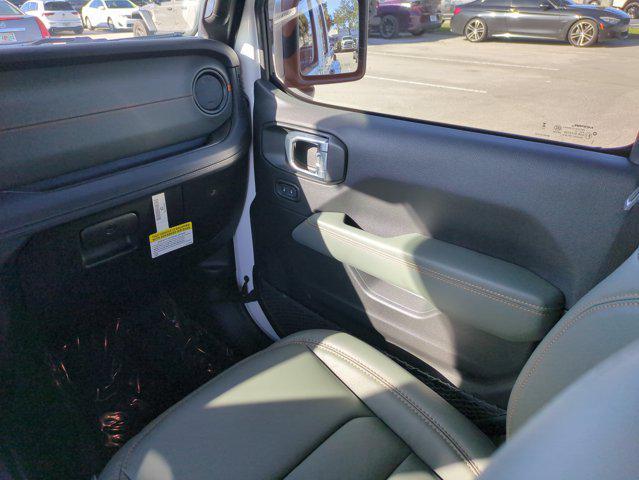 new 2025 Jeep Gladiator car, priced at $52,678