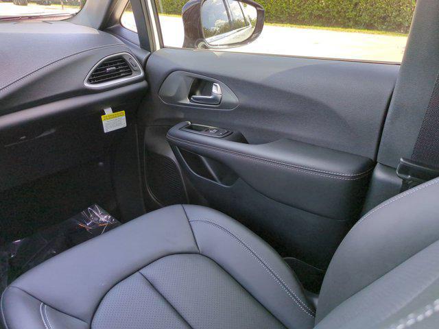 new 2025 Chrysler Pacifica car, priced at $40,689