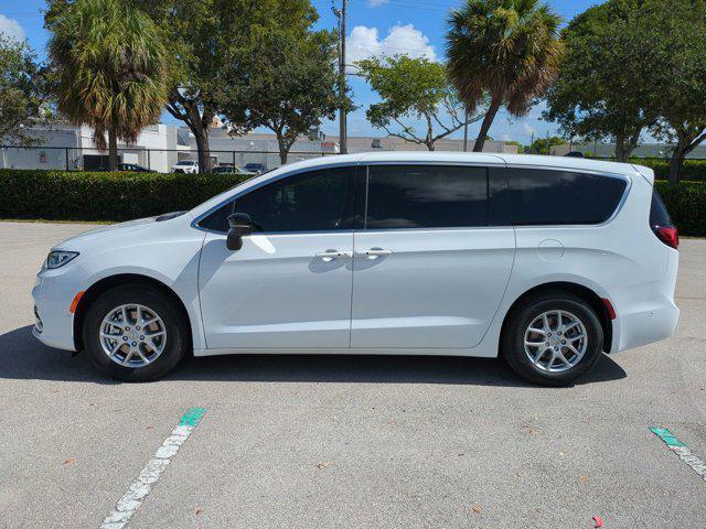 new 2025 Chrysler Pacifica car, priced at $40,689