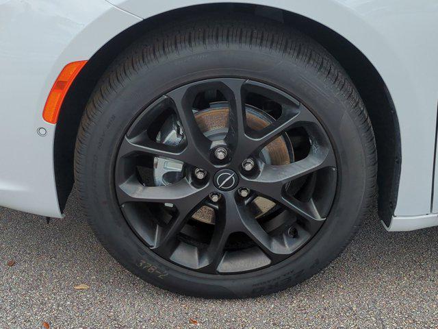 new 2025 Chrysler Pacifica car, priced at $43,032