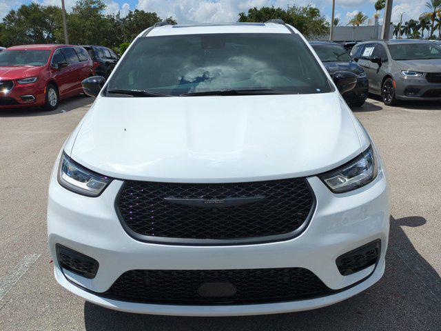 new 2025 Chrysler Pacifica car, priced at $43,032
