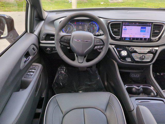 new 2025 Chrysler Pacifica car, priced at $43,032