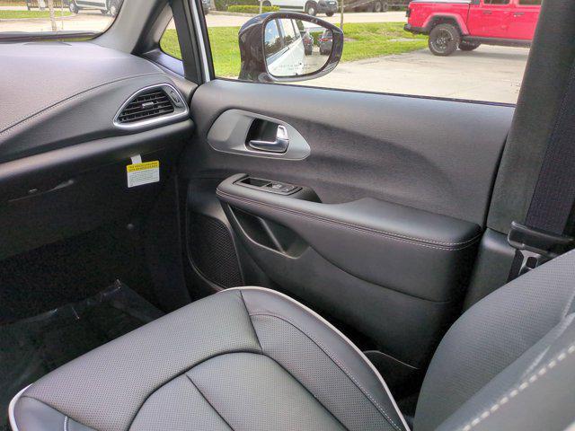 new 2025 Chrysler Pacifica car, priced at $43,032