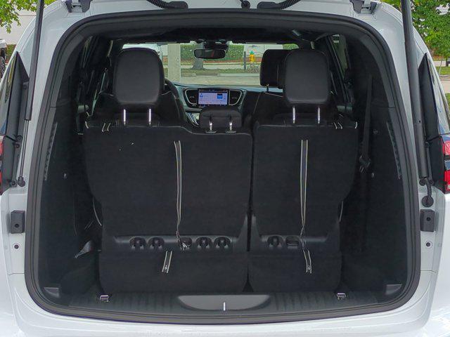 new 2025 Chrysler Pacifica car, priced at $43,032