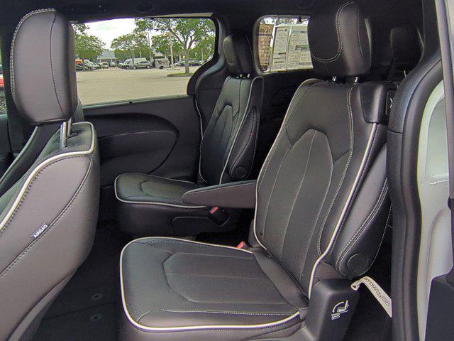 new 2025 Chrysler Pacifica car, priced at $43,032