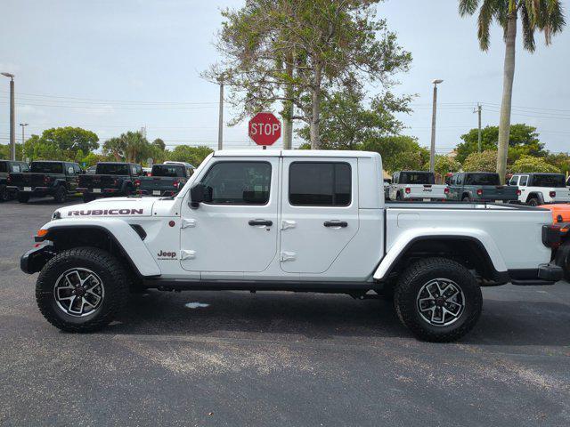 new 2025 Jeep Gladiator car, priced at $43,900