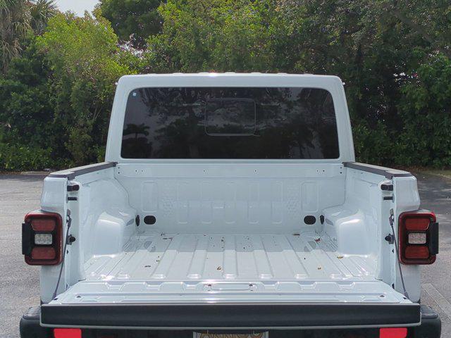 new 2025 Jeep Gladiator car, priced at $43,900