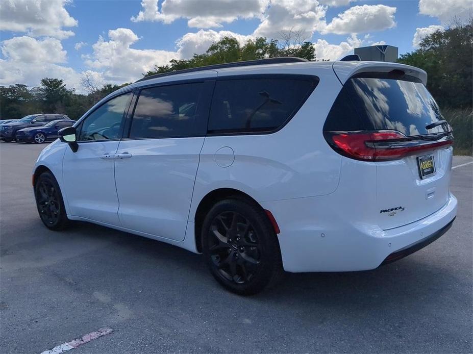 new 2024 Chrysler Pacifica car, priced at $48,166